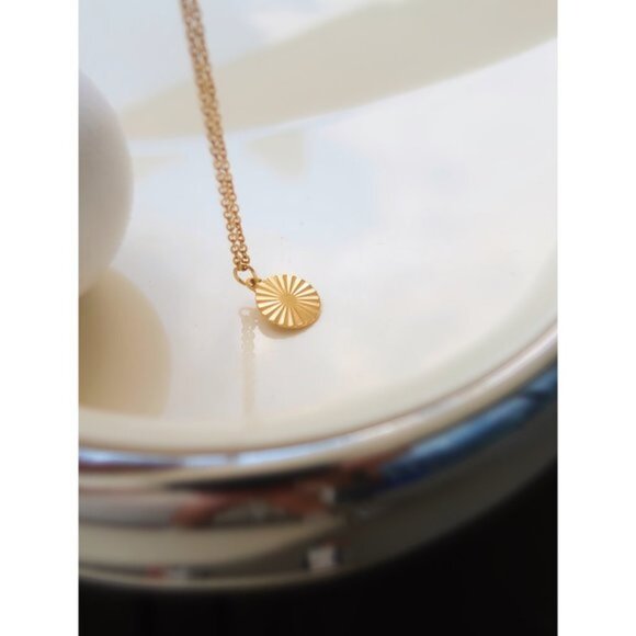 NEW 18K Gold Plated Textured Round Coin Necklace - Picture 5 of 10